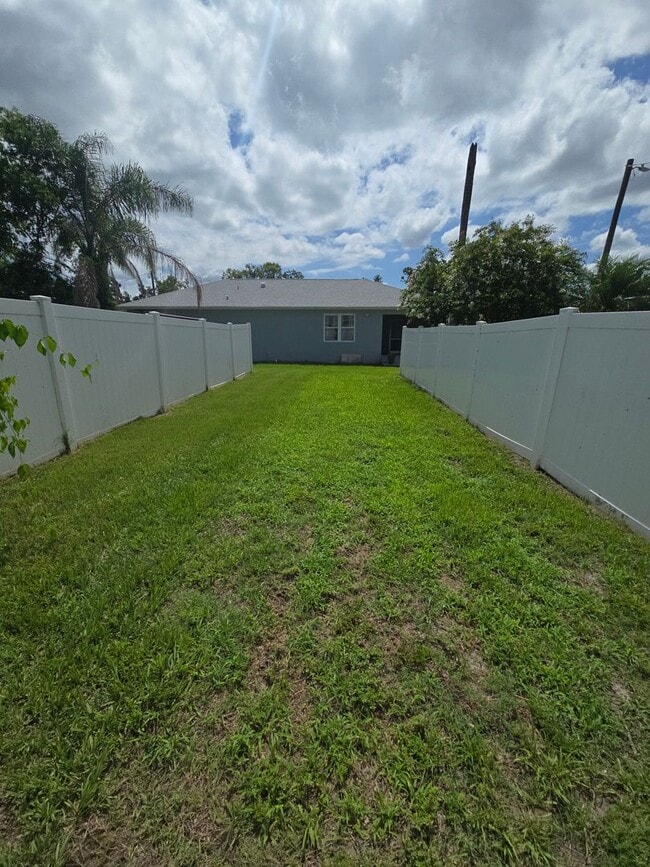 Building Photo - Charming 3/2 Home in Seffner, FL.