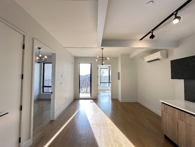 Building Photo - 885 Rogers Ave