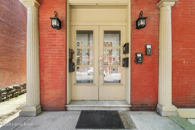 Building Photo - 1236 E Broadway