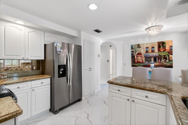 Building Photo - 7865 La Mirada Dr