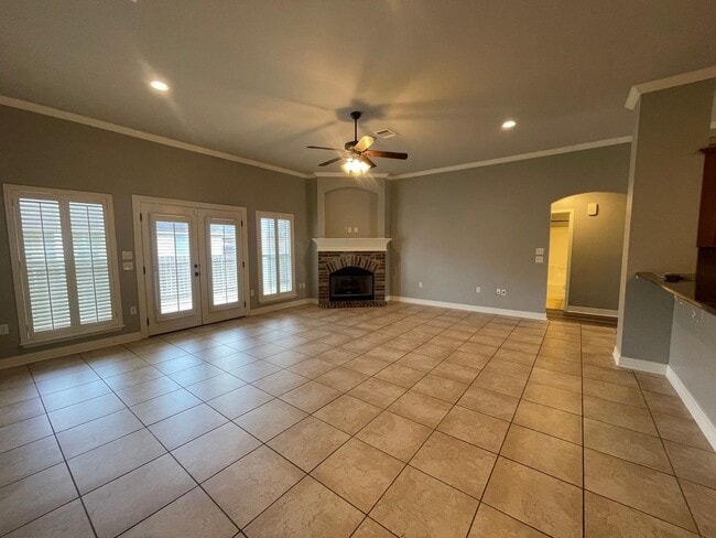 Building Photo - Riverbrooke Subdivision Beauty! Move in Ready!