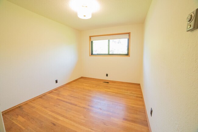 Building Photo - Large One Level Oregon City Home