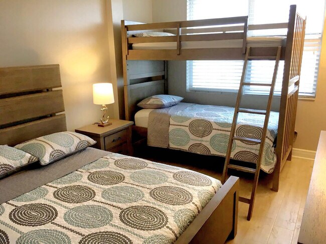 Building Photo - 1009 N Ocean Blvd