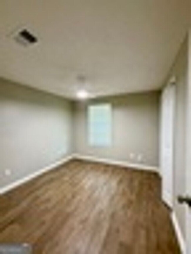 Building Photo - 438/440 Admirals Walk Dr