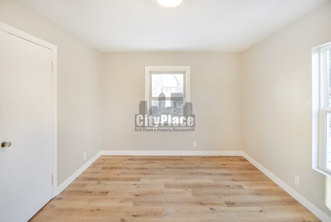 Building Photo - 3721 Kinnear Ave