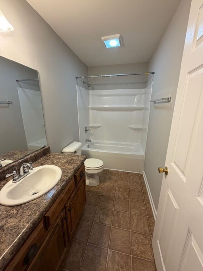 Building Photo - 1299 Pond St SE