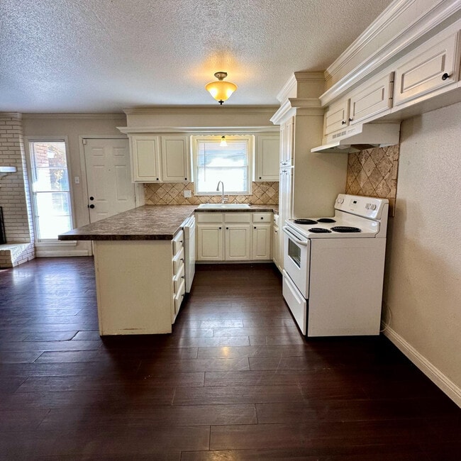 Building Photo - 5411 9th St