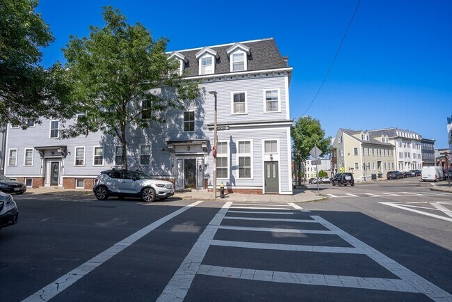 Building Photo - 352 W 3rd St