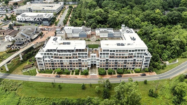Building Photo - Luxury Condo in Dublin's Coveted Bridge Pa...