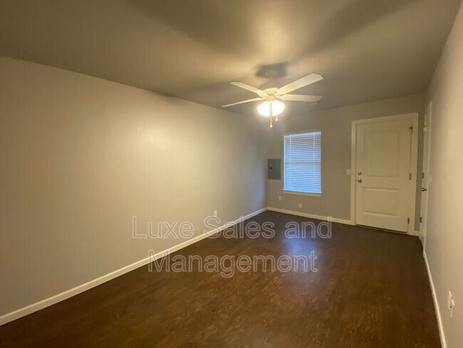 Building Photo - 11418 N Lincoln Blvd