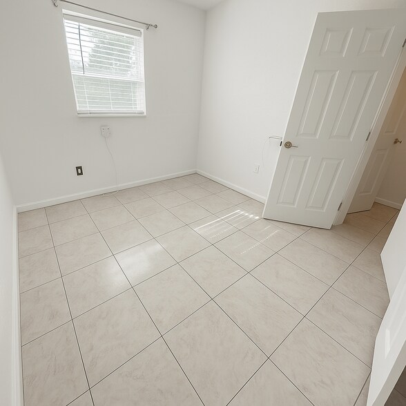 Building Photo - 3504 Lantana St