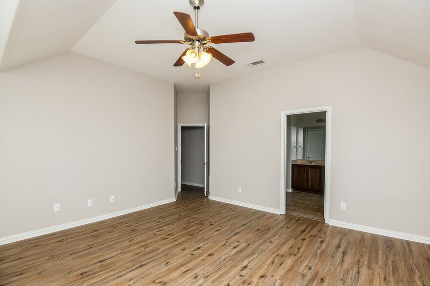 Building Photo - 6300 Chalk Hollow Dr