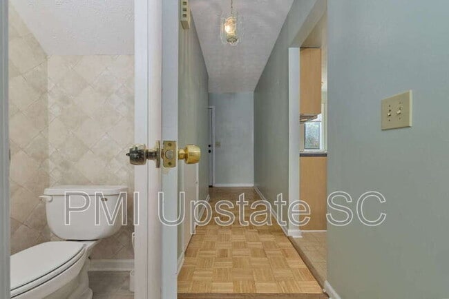 Building Photo - 100 Buttercup Way