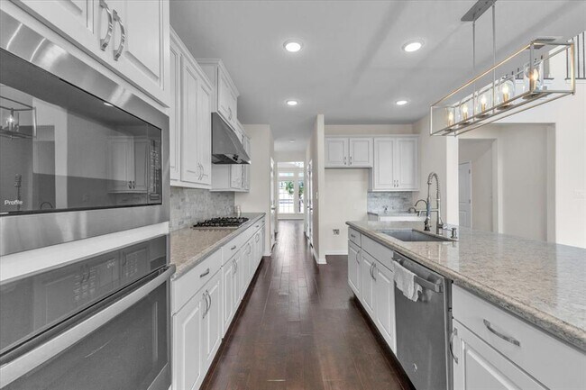 Building Photo - 2513 Cappelle Way