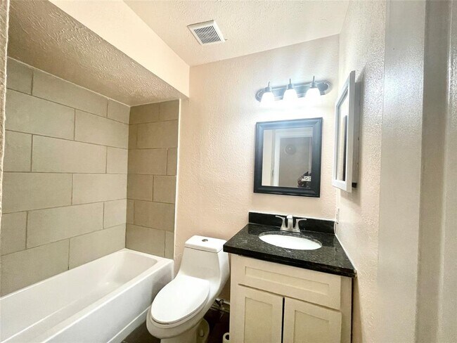 Building Photo - 8223 Woodland Willows Dr