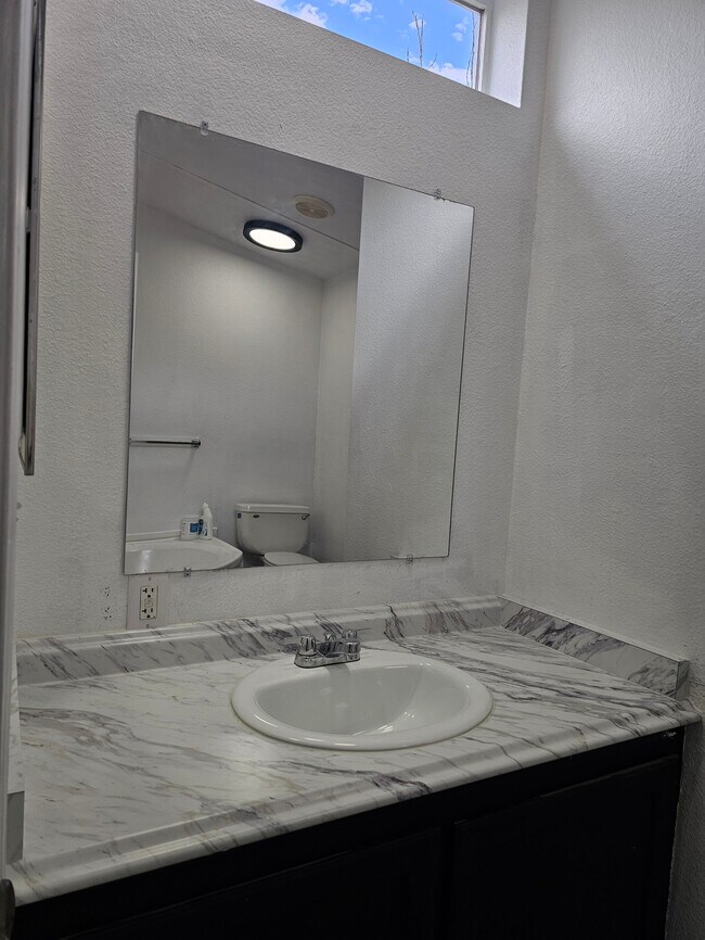 Building Photo - 3078 Rainbow Lake Dr