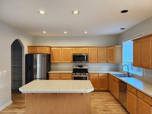 Building Photo - 203 NE 55th Ave