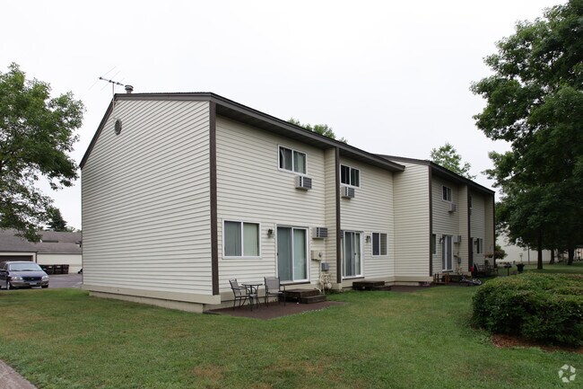 Sahlman West Townhomes - Sahlman Townhouses West