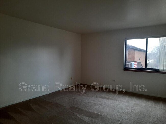 Building Photo - 33540 N Royal Oak Ln