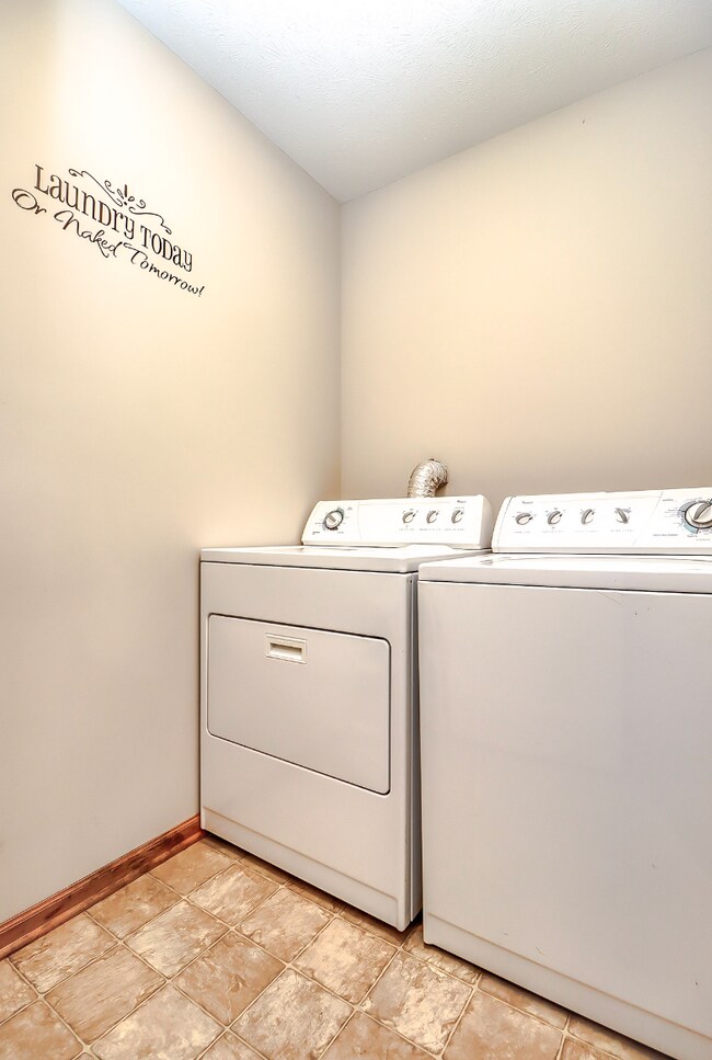 Building Photo - 3530 McLaughlin Dr