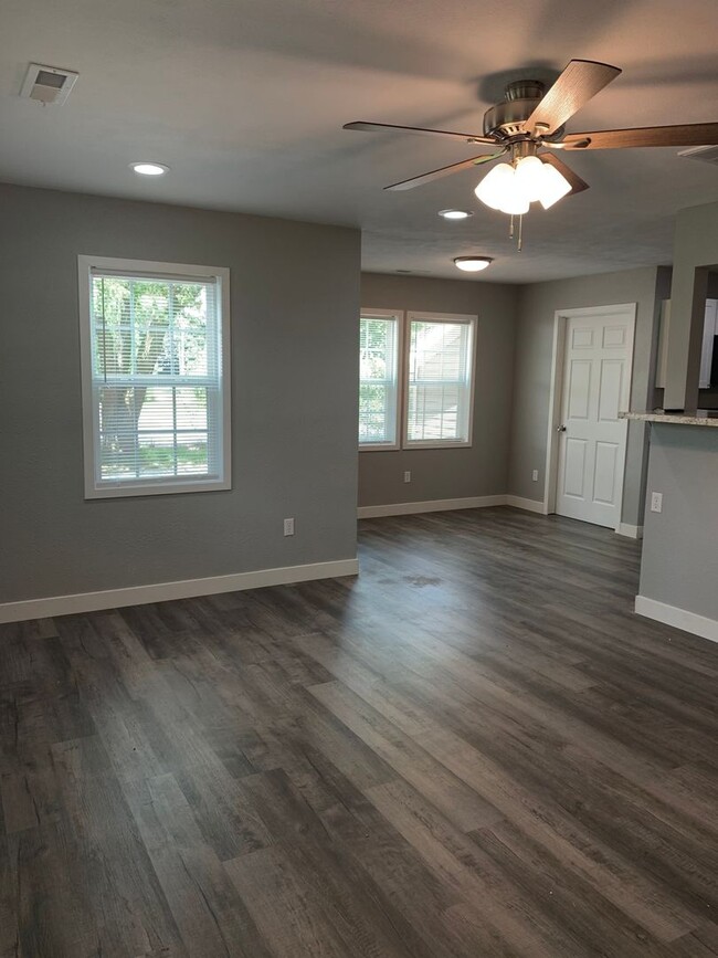 Building Photo - PRE-LEASING! Beautiful 3 Bedroom 2 Bath 2 Living Areas + Detached 1 Car Garage/ Workshop