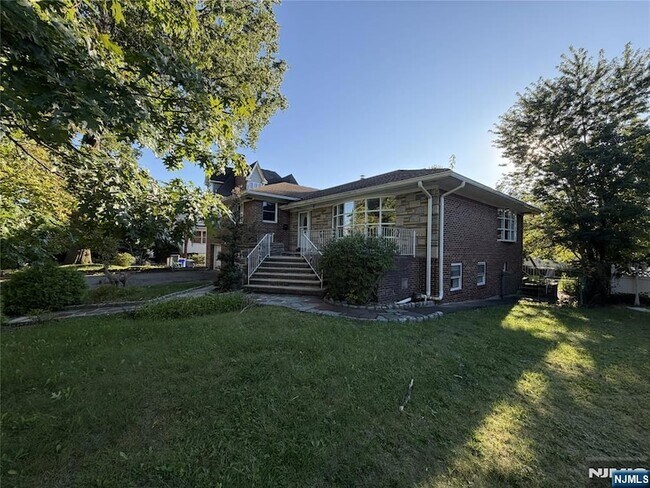 Building Photo - 1069 Palisade Ave