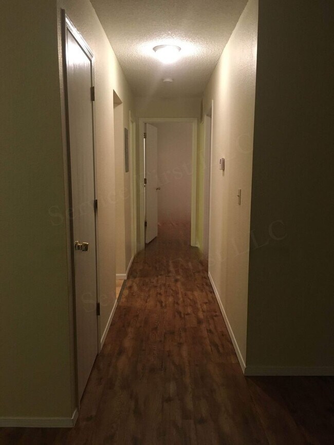 Building Photo - Buffalo Apartments (Bison Terrace)