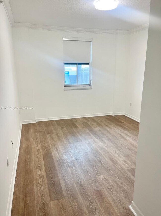 Building Photo - 9172 Collins Ave