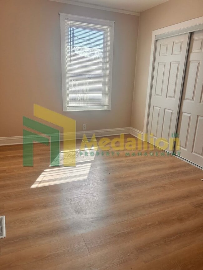 Building Photo - Spacious 1-Bedroom Single-Family Home with Large Fenced Yard
