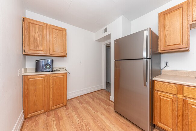 Building Photo - 808 E Ann St