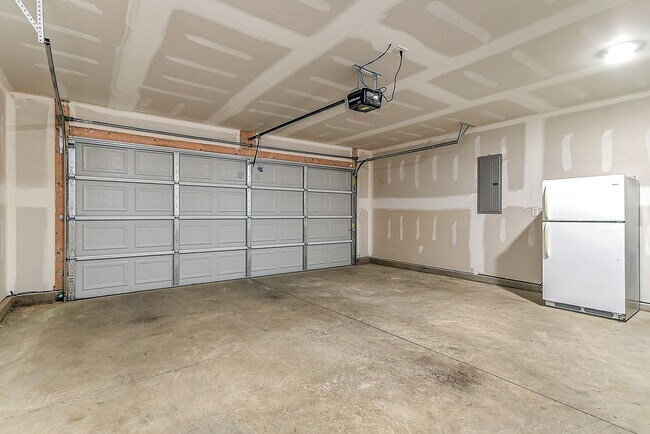 Building Photo - 1441 Gress Mag Mount