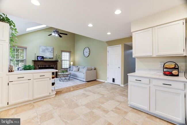 Building Photo - 22 Newland Ct