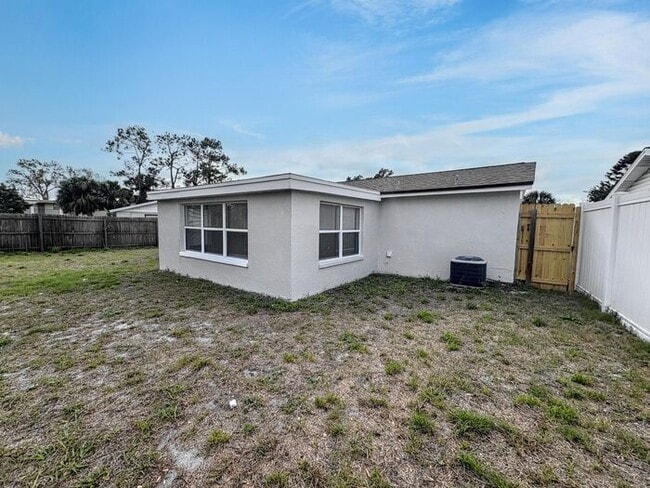 Building Photo - 8628 Velvet Dr