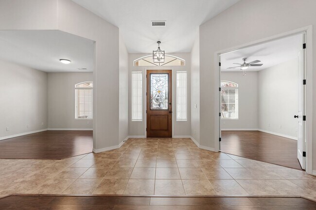 Building Photo - Pinion Oaks 4 Bedroom Home