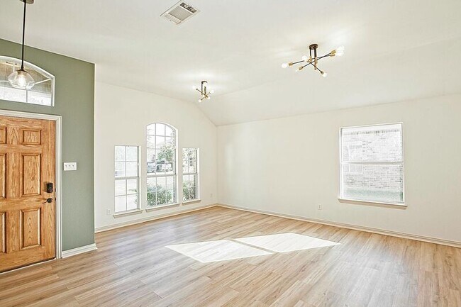 Building Photo - 105 Galloping Trail