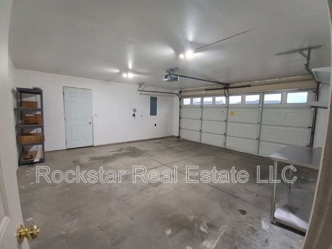 Building Photo - 12424 W Meadow Ct