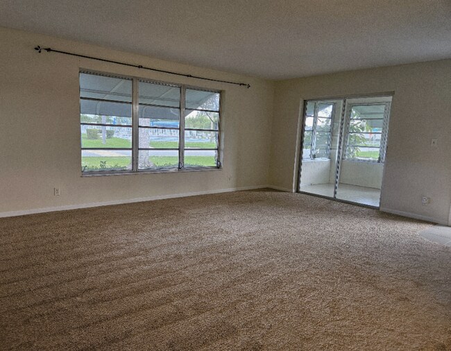 Building Photo - 277 W High Point Ct