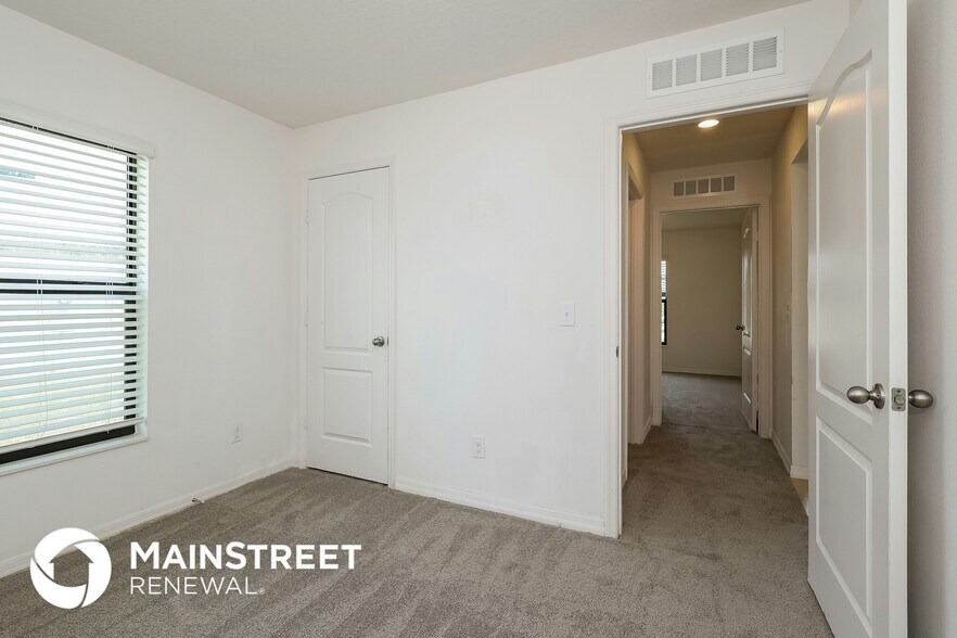 Building Photo - 1499 Swan Lake Cir