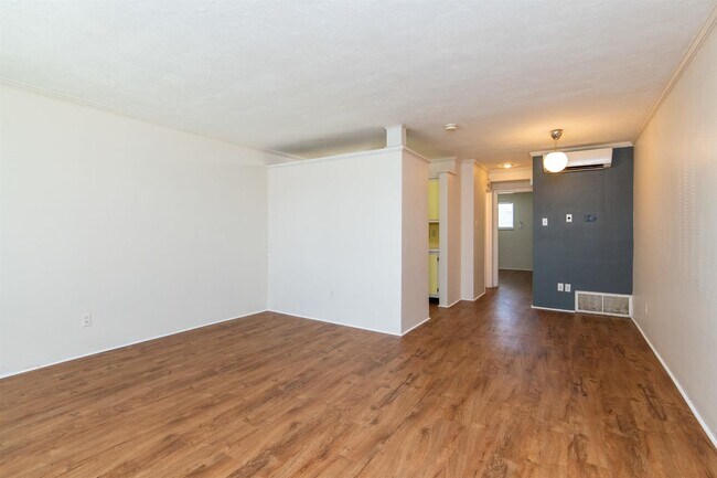 Building Photo - 1685 Alexandria Dr