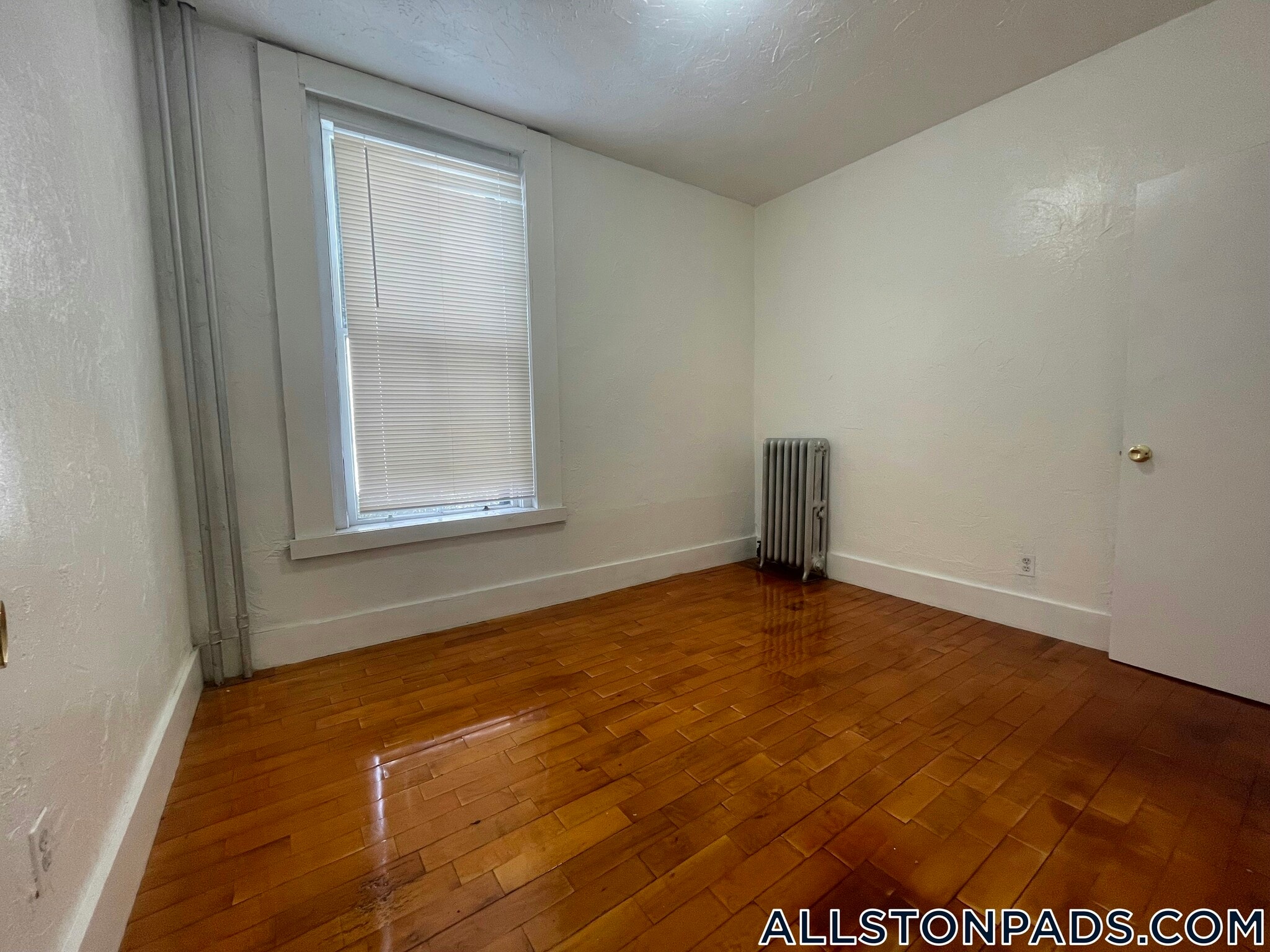 Building Photo - 4 Adella Pl