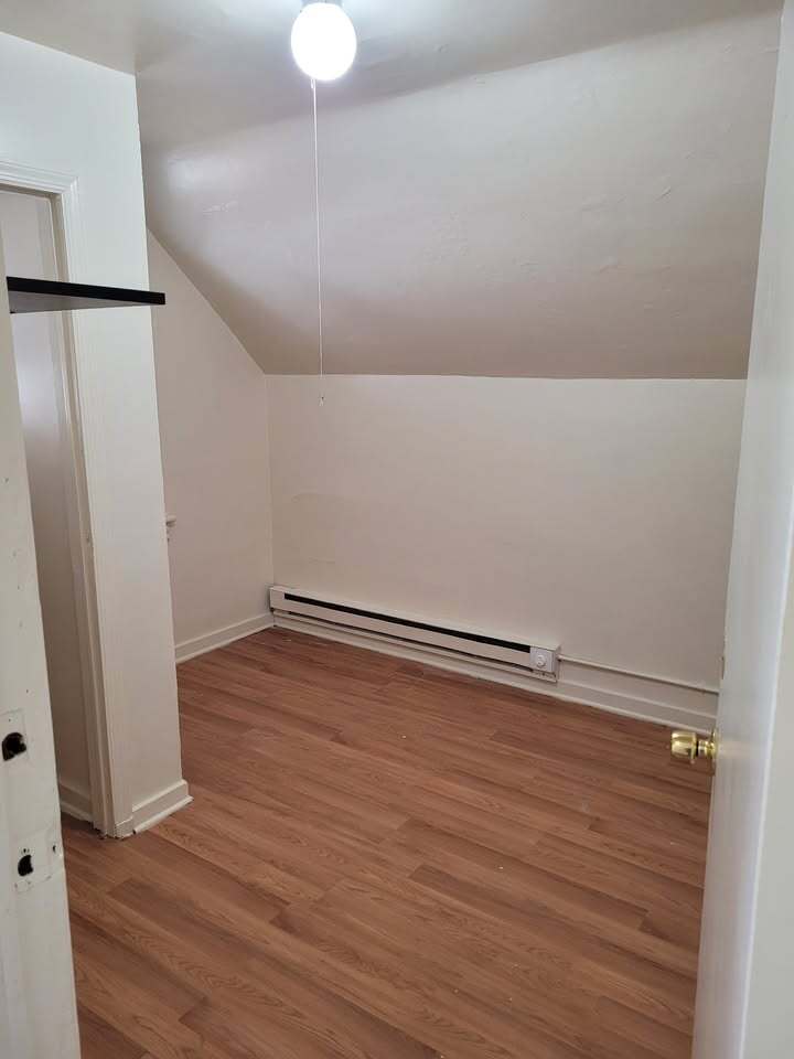 Building Photo - 18 E Walnut St