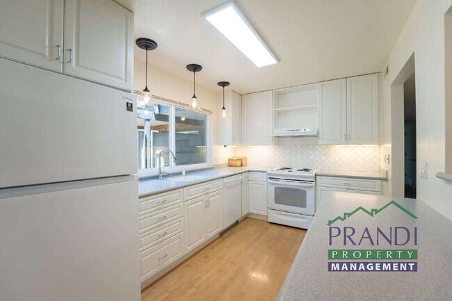 Building Photo - 137 Pixley Ave