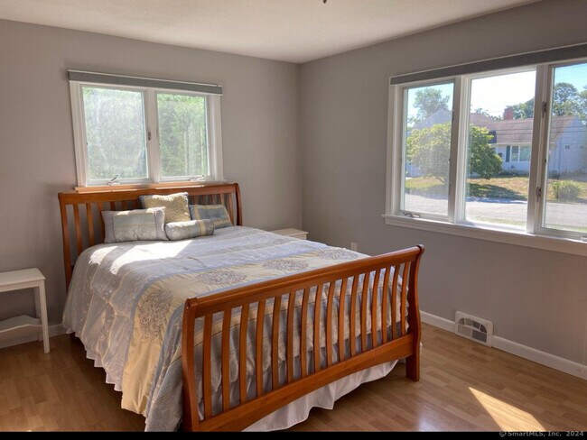 Building Photo - 85 Admiral Dr