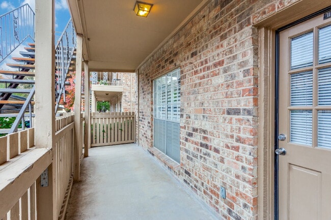 Building Photo - Royal Orleans 1-Bed Condo Retreat in Tanglewood