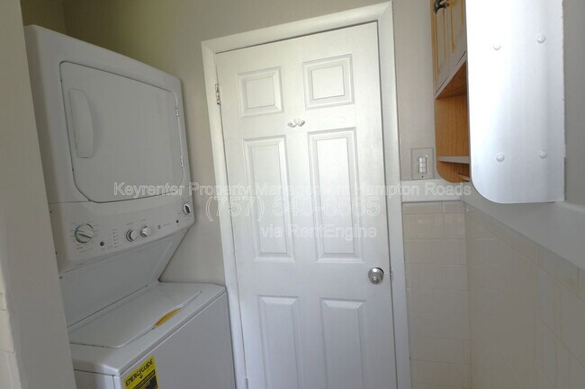 Building Photo - 213 Bassett Ave