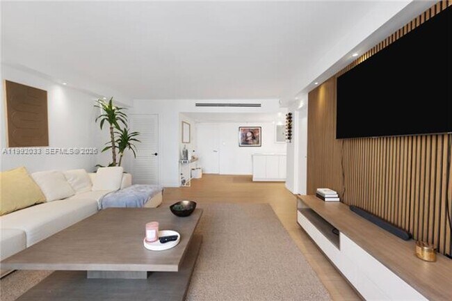 Building Photo - 5161 Collins Ave