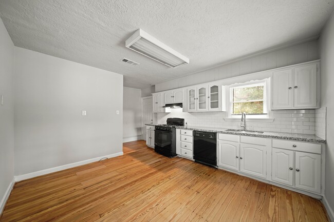 Building Photo - 418 Spooner St