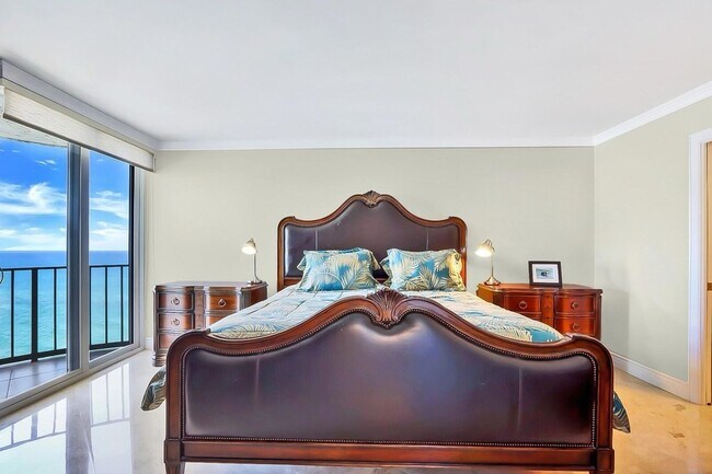 Building Photo - 5420 N Ocean Dr