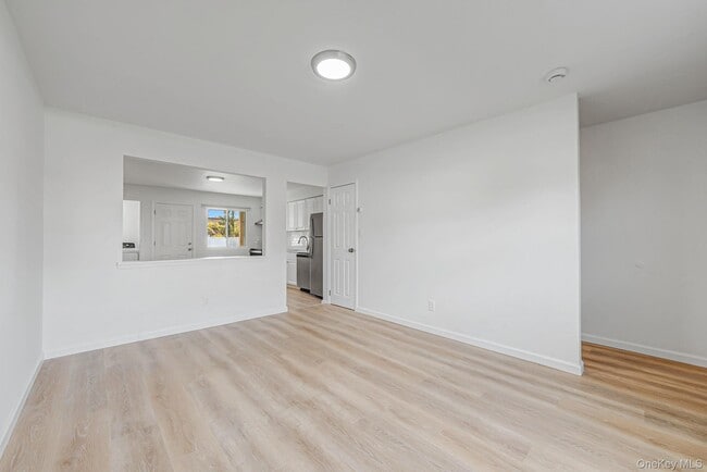 Building Photo - 54 Evergreen St