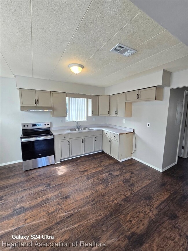 Building Photo - 106 Lake Rachard Dr